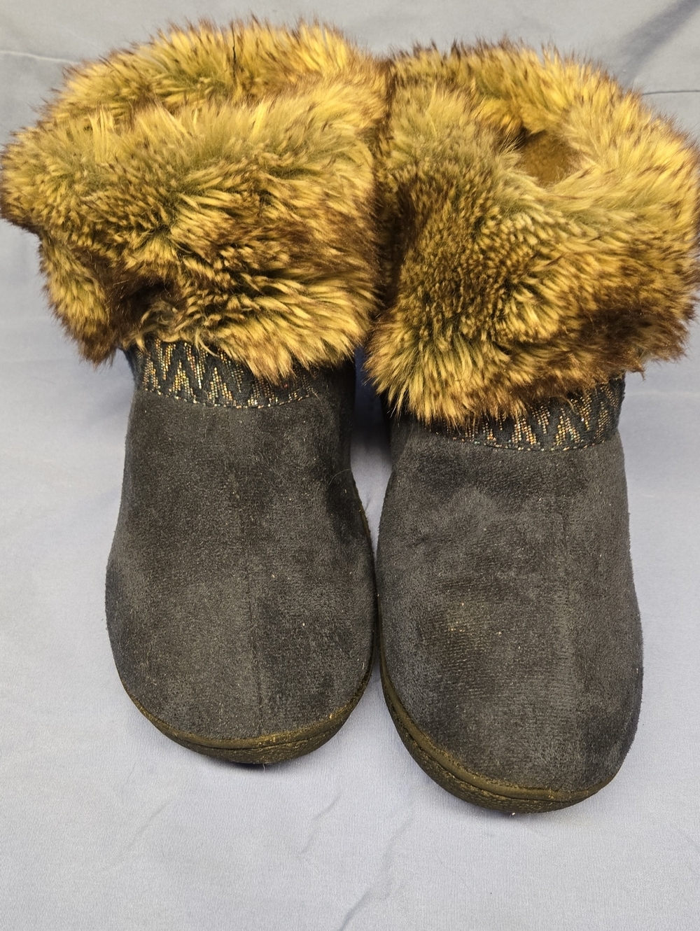 NWOT Isotoner Slippers